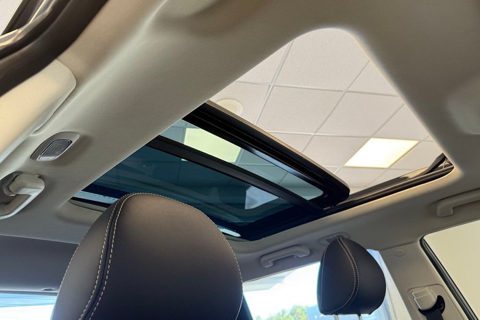 2025 Mahindra XUV3XO AX7L