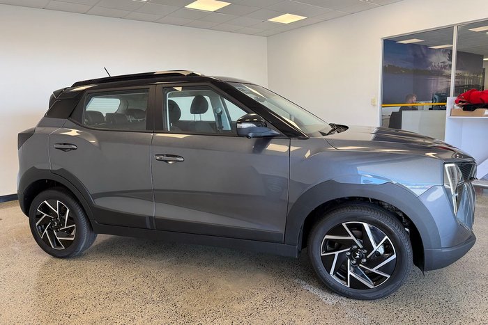 2025 Mahindra XUV3XO AX7L