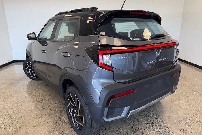 2025 Mahindra XUV3XO AX7L