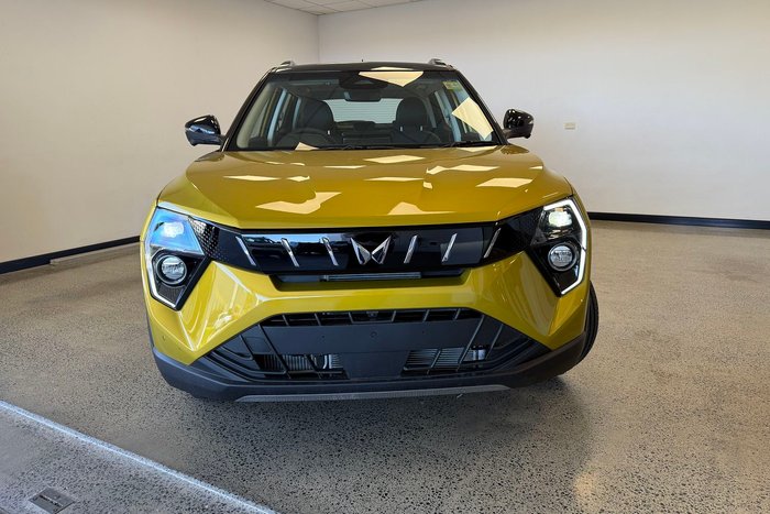 2025 Mahindra XUV3XO AX7L