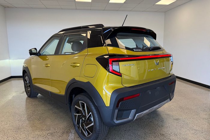 2025 Mahindra XUV3XO AX7L