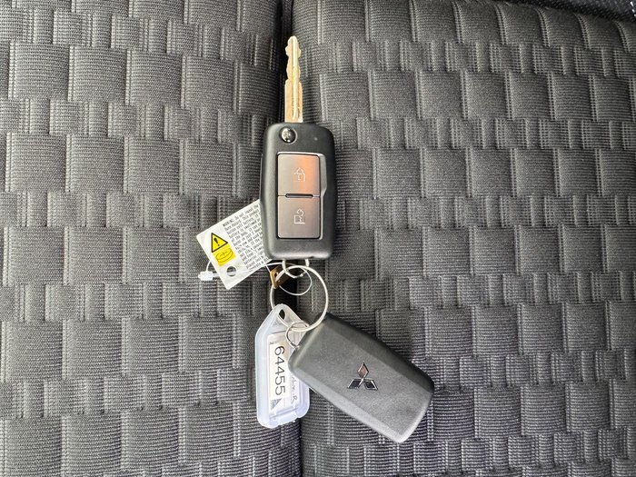 2025 Mitsubishi Triton GLX-R