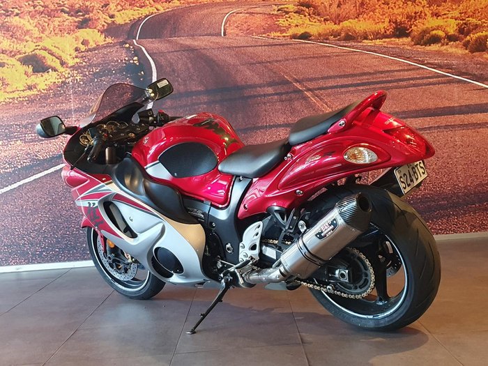 2016 Suzuki Hayabusa (GSX1300R) Hayabusa Red