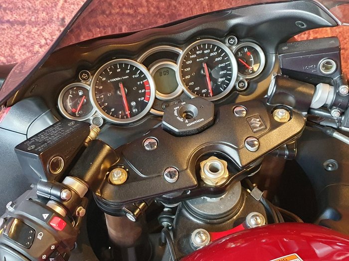 2016 Suzuki Hayabusa (GSX1300R) Hayabusa Red