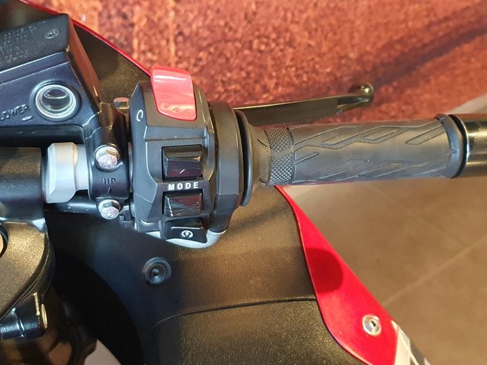 2016 Suzuki Hayabusa (GSX1300R) Hayabusa Red