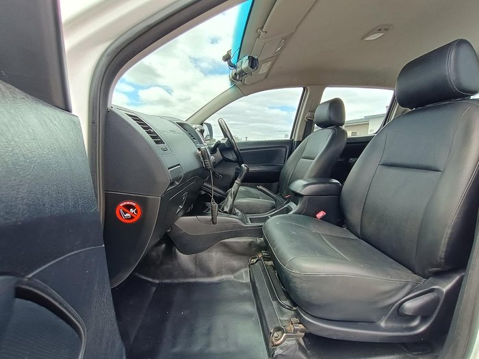 2014 Toyota Hilux Workmate TGN16R MY14 4x2 Glacier White