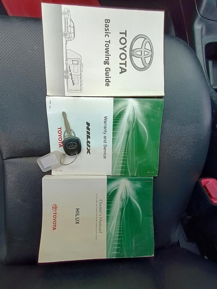 2014 Toyota Hilux Workmate TGN16R MY14 4x2 Glacier White