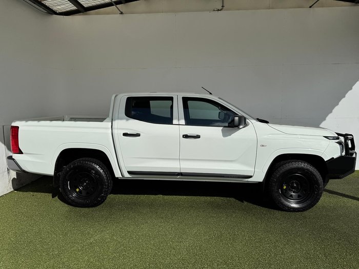 2024 Mitsubishi Triton GLX