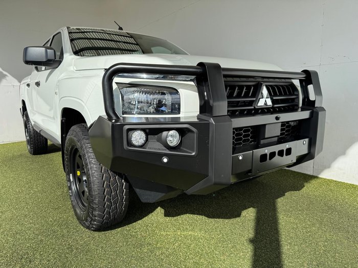 2024 Mitsubishi Triton GLX