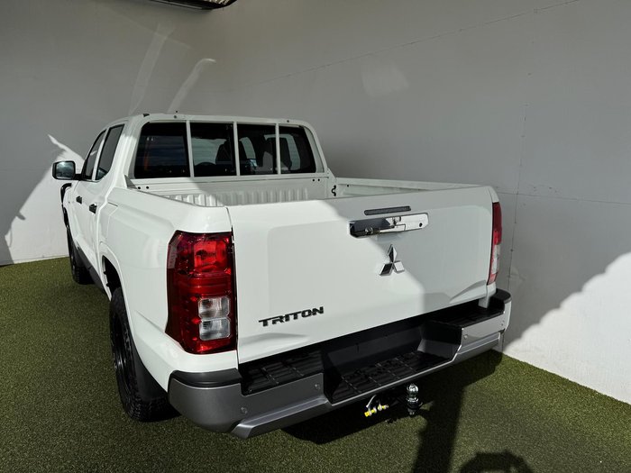 2024 Mitsubishi Triton GLX