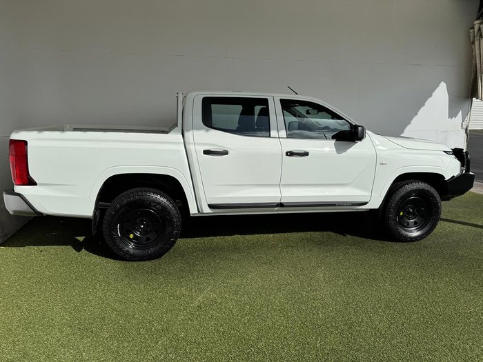 2024 Mitsubishi Triton GLX