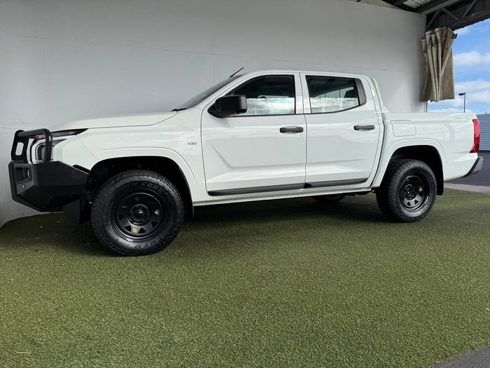 2024 Mitsubishi Triton GLX