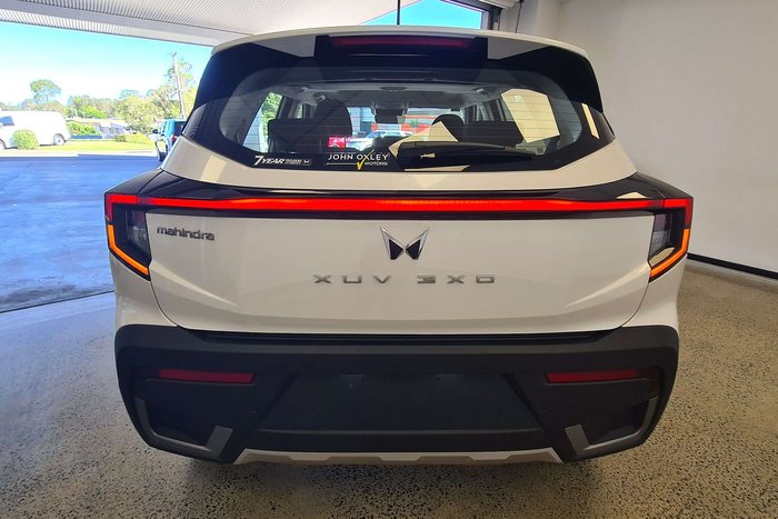 2025 Mahindra XUV3XO AX5L