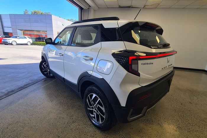 2025 Mahindra XUV3XO AX5L