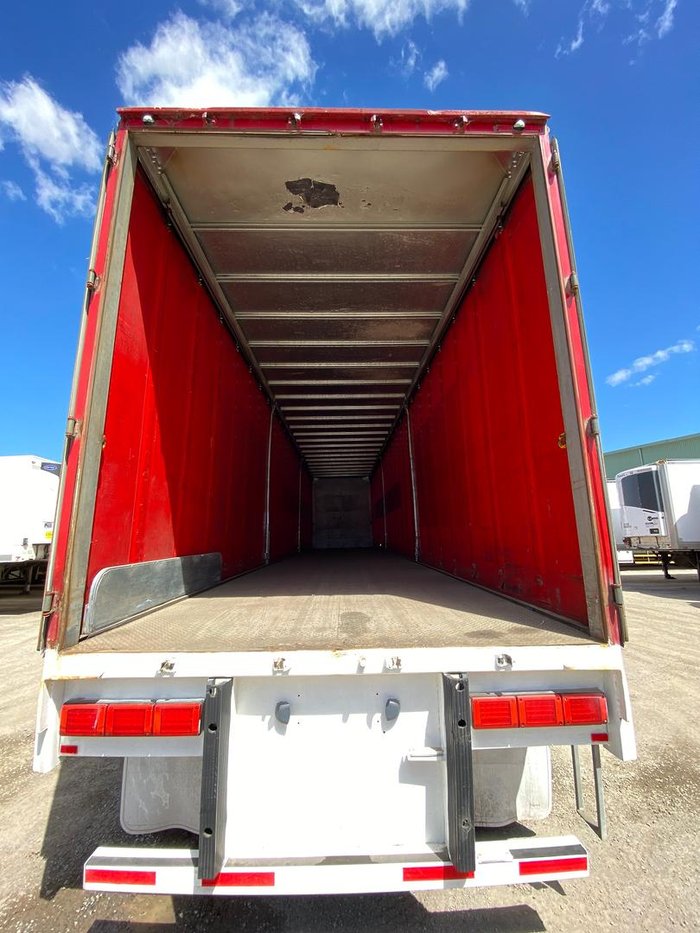 2013 Krueger 22P Straight Curtain Sider Red