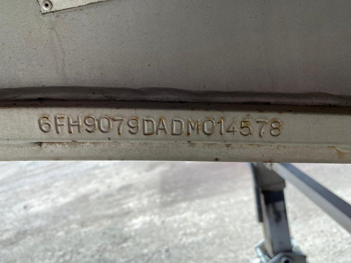 2013 Krueger 22P Straight Curtain Sider Red