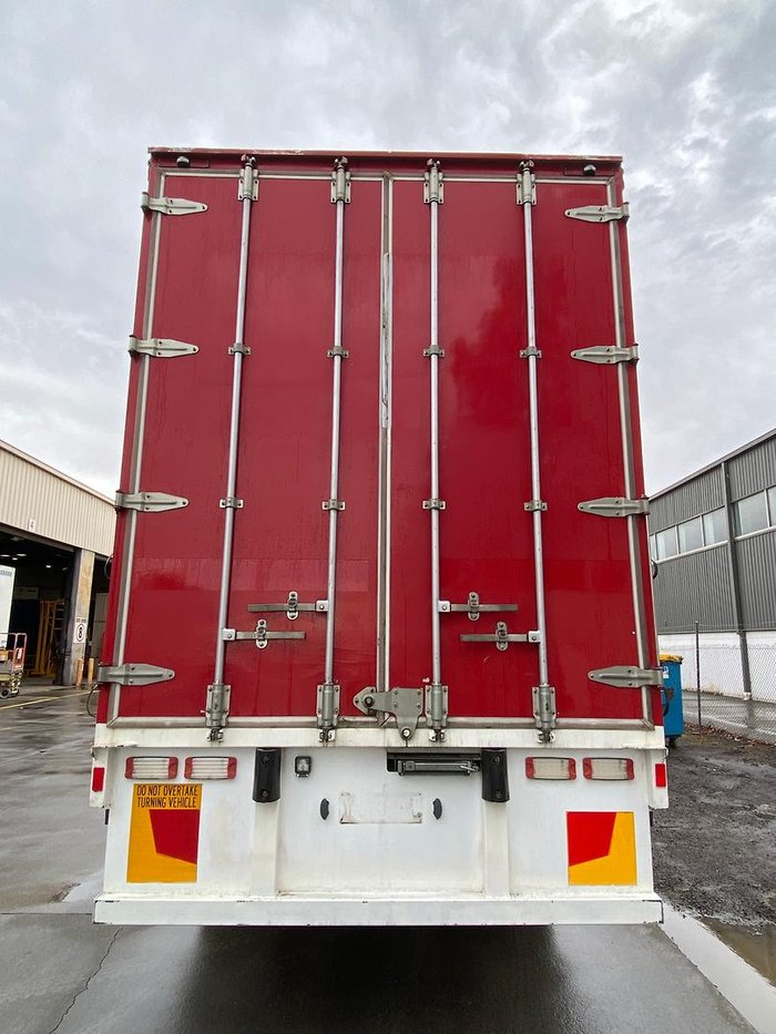 2018 Krueger 24P Straight Curtain Sider Red