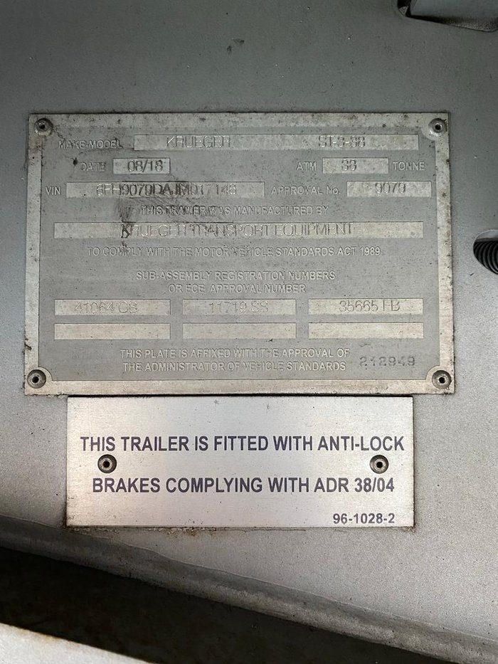 2018 Krueger 24P Straight Curtain Sider Red