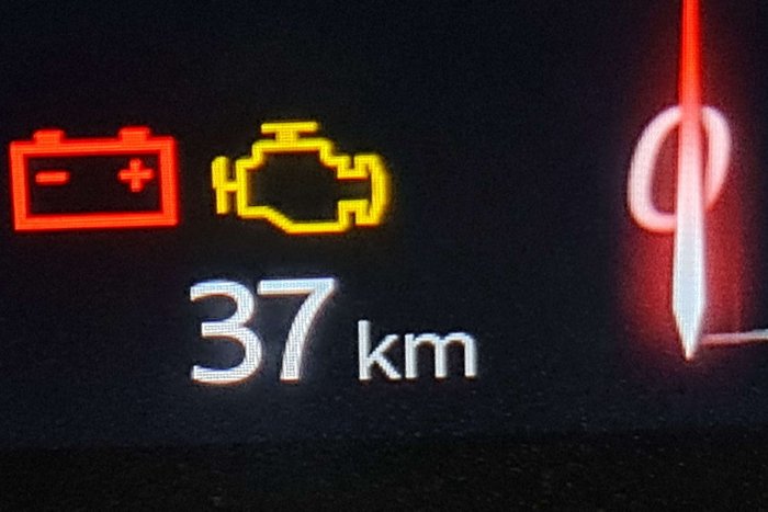 2025 Mahindra XUV3XO AX5L