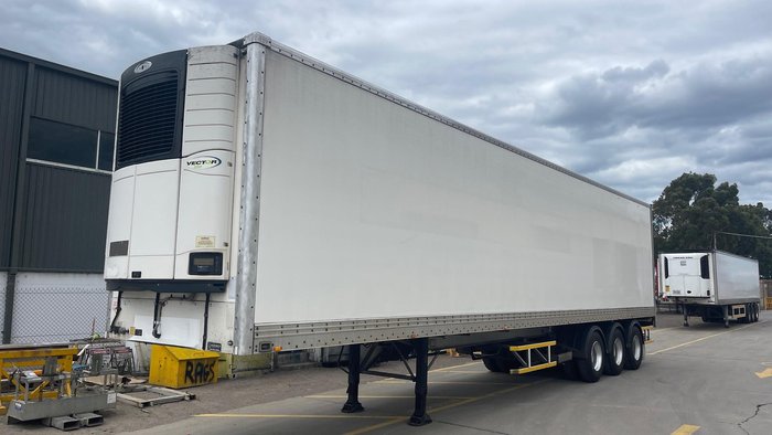 2015 Vawdrey 22P Straight Freezer Van