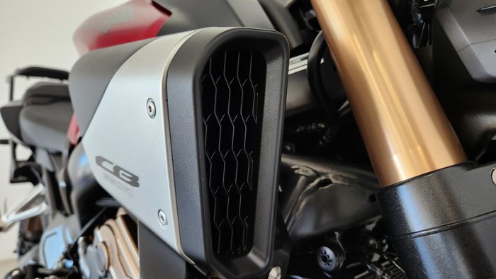 2024 Honda CB650R E-Clutch CB Maroon
