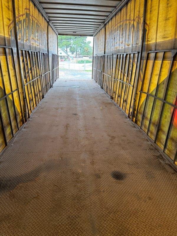 1995 Freighter 22 Pallet Curtainsider