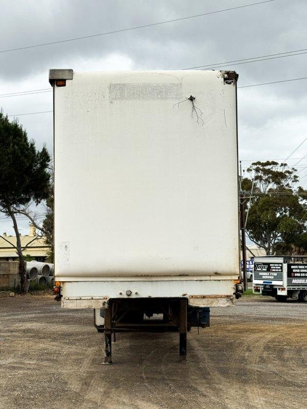 1995 Freighter 22 Pallet Curtainsider