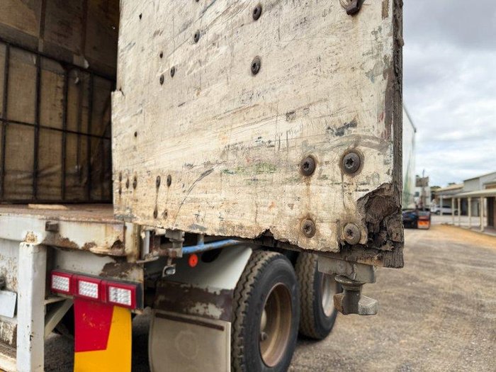 1995 Freighter 22 Pallet Curtainsider