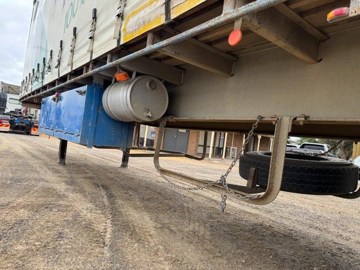 1995 Freighter 22 Pallet Curtainsider