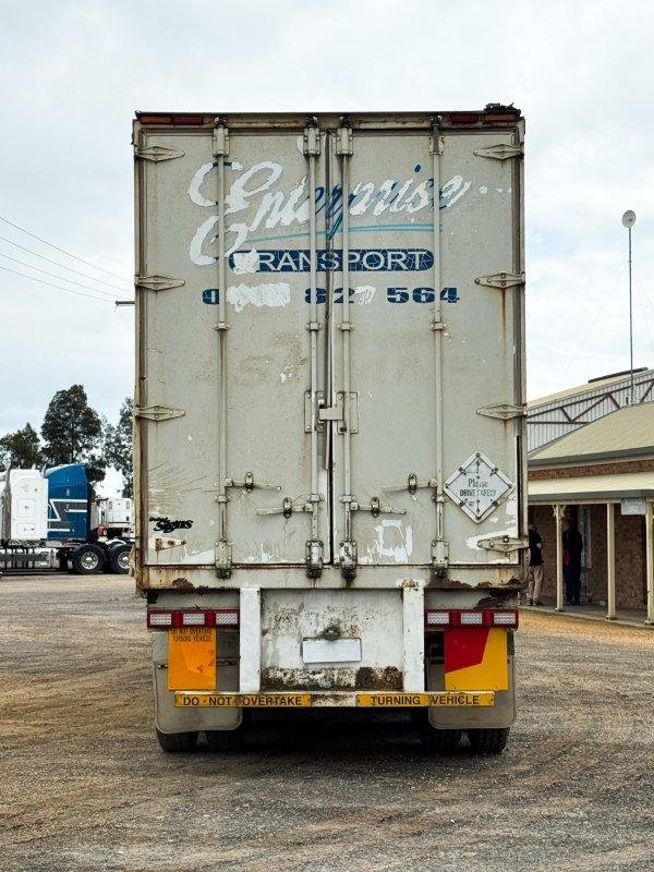 1995 Freighter 22 Pallet Curtainsider