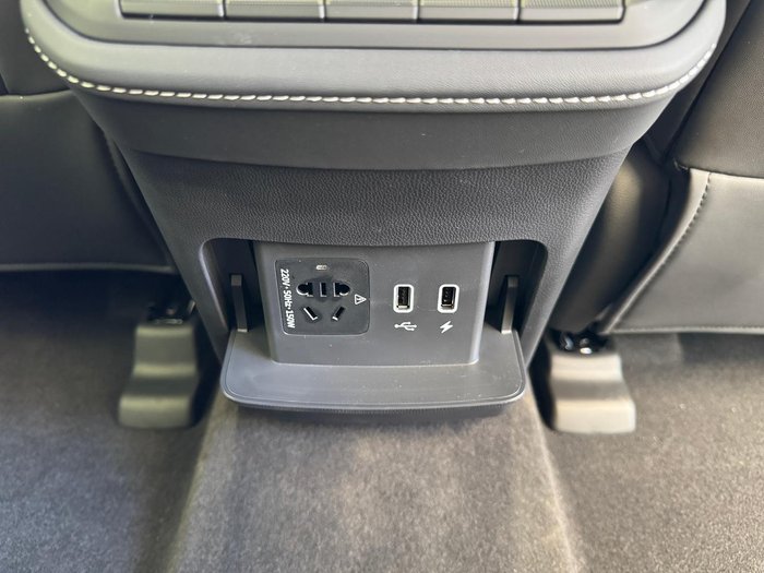 2025 LDV D90 Executive