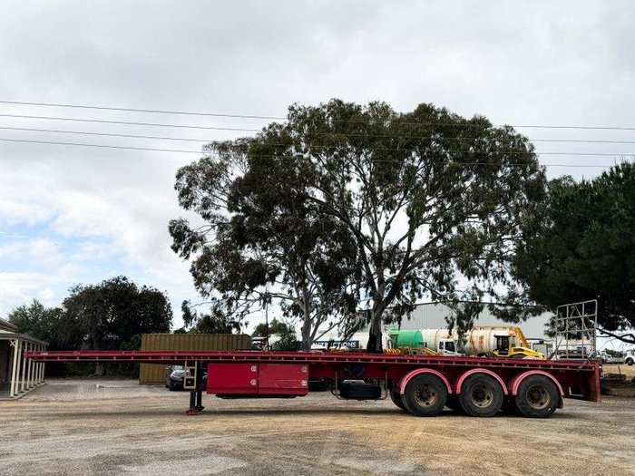 2012 CIMC 22 Pallet Flat Deck Semi Trailer **Twistlocks/Roadtrain**