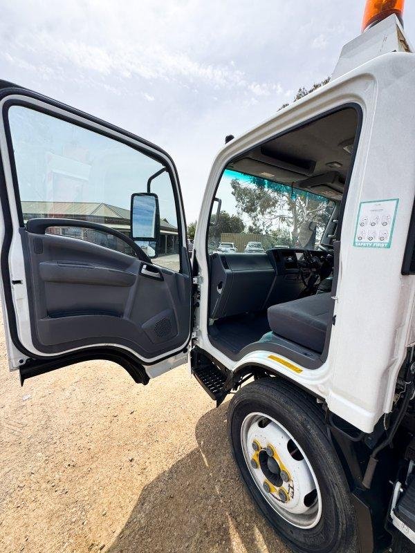 2014 Isuzu Nqr 4X2 Crane/Tipper Truck **Low Kms**