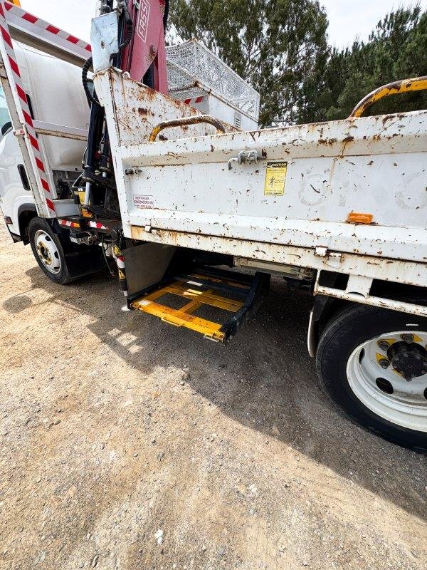 2014 Isuzu Nqr 4X2 Crane/Tipper Truck **Low Kms**
