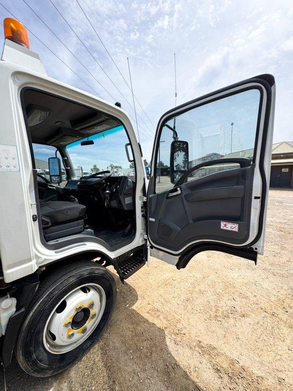 2014 Isuzu Nqr 4X2 Crane/Tipper Truck **Low Kms**