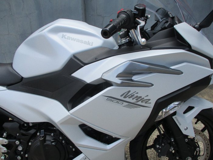2025 Kawasaki NINJA 500 SILVER