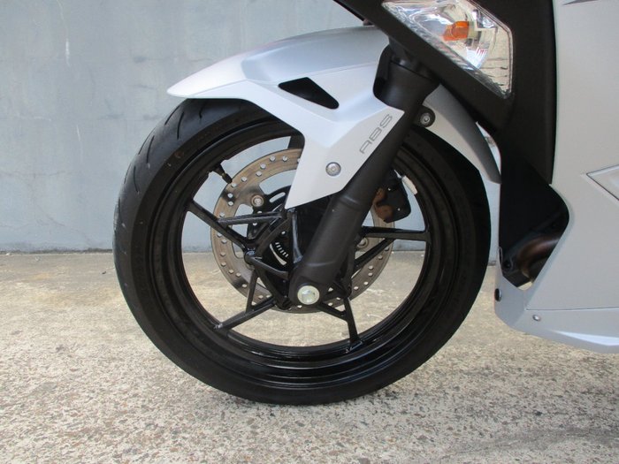 2025 Kawasaki NINJA 500 SILVER