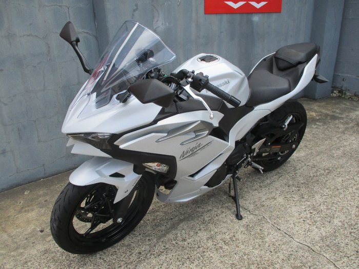 2025 Kawasaki NINJA 500 SILVER