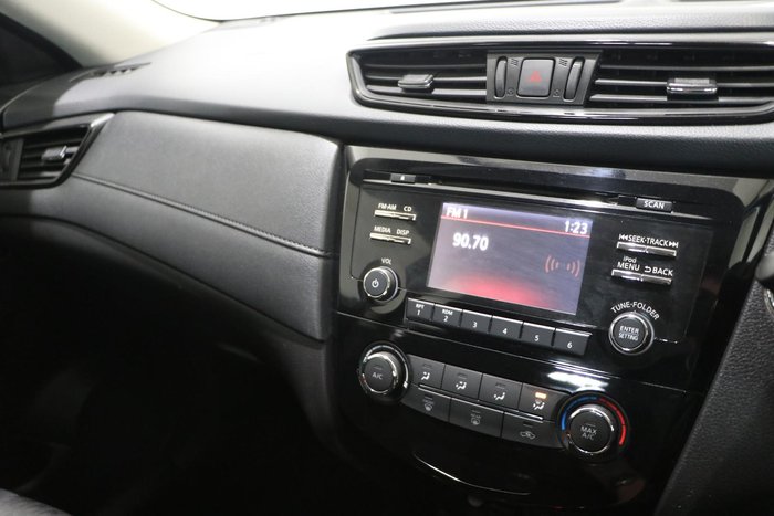 2017 Nissan X-TRAIL ST