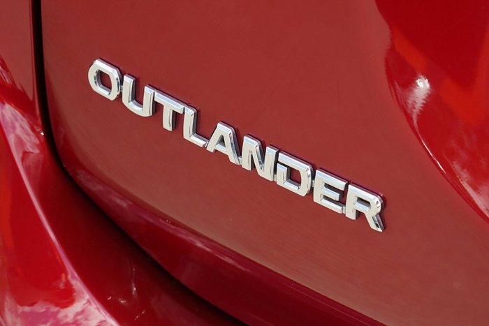 2020 Mitsubishi Outlander ES