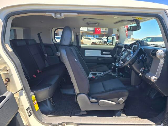 2012 Toyota FJ Cruiser V6 PET WAGON A/T COLOUR BODY+WHITE ROOF