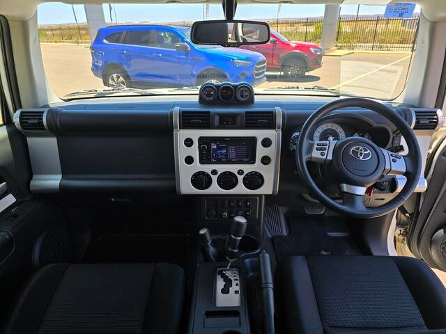 2012 Toyota FJ Cruiser V6 PET WAGON A/T COLOUR BODY+WHITE ROOF