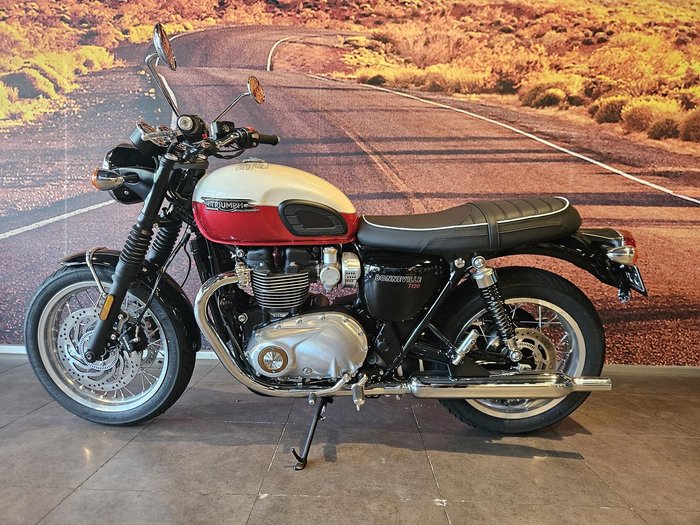 2025 Triumph Bonneville T120 Bonneville Red