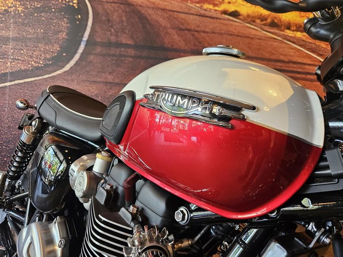 2025 Triumph Bonneville T120 Bonneville Red