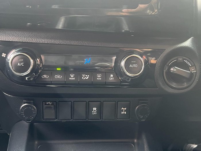 2017 Toyota Hilux SR5