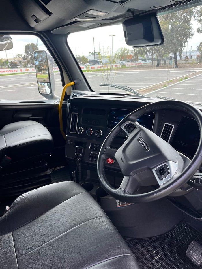 2024 Freightliner Cascadia 126 White