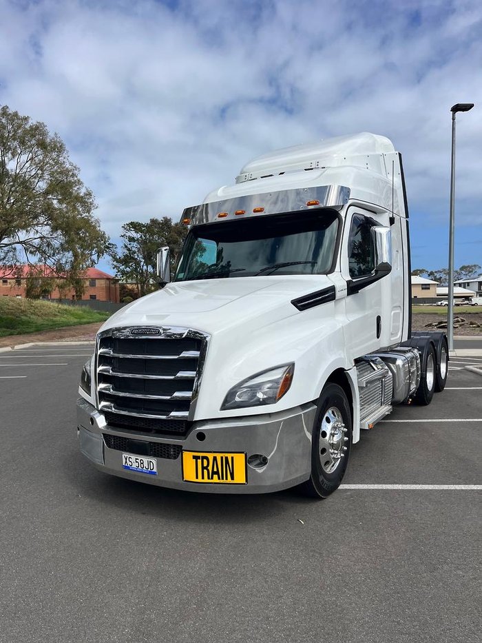2024 Freightliner Cascadia 126 White