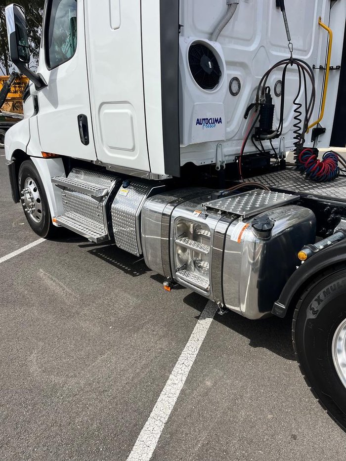 2024 Freightliner Cascadia 126 White