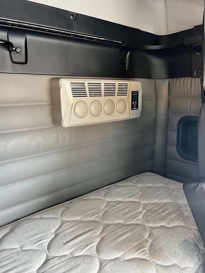 2024 Freightliner Cascadia 126 White