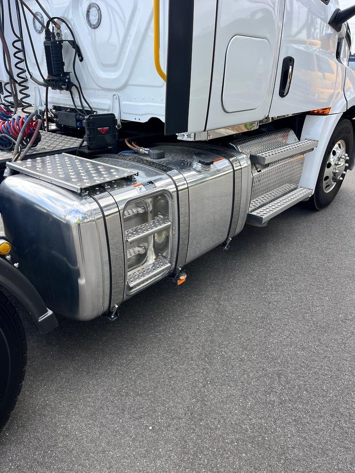 2024 Freightliner Cascadia 126 White